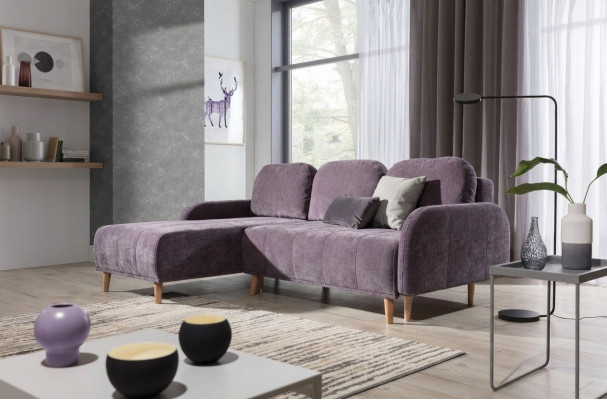 Komfortabele Ecksofa kombinéiert moderenen a funktionale Design