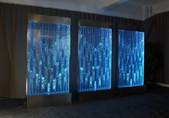 Wandpanelen mat Waasserblasen LED Nei Waasserwand Designer Waasser Wand beliicht.