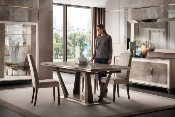 Luxus Miwwelen Iessdësch Dësch Iesszëmmer Wunnzëmmer Holz Edelstol Design Dëscher Nei