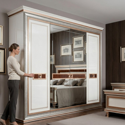 Klassesch Holzkierch Schief Schlofzëmmer Kleederschaf Barock Rokoko