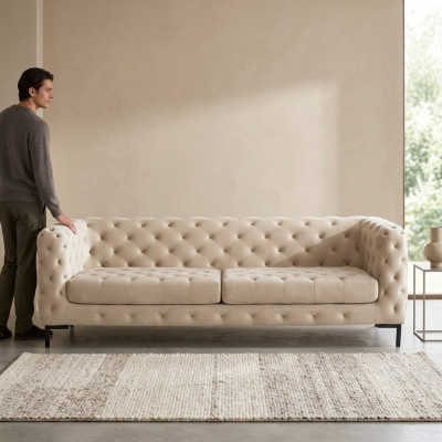 Beige Designer Chesterfield Dräisëtzer Luxus Wunnzëmmer Couch