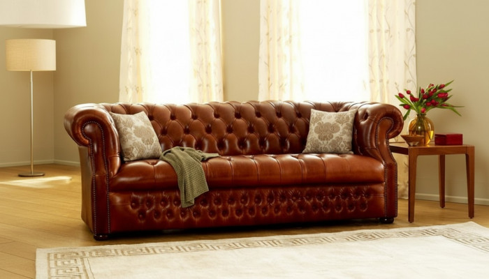 Braune Chesterfield Dräisëtzer Designer 3-Sëtzer Sofa Stilvoll Couch