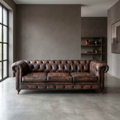 Braune Chesterfield 3-Sëtzer Lieder Sofa Canapé Englëschen Stil Miwwelen