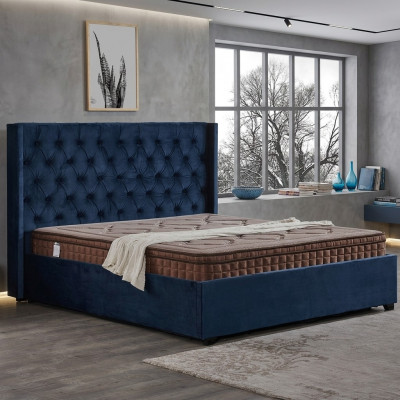 Kinneksblo Schlofzëmmer Bett Këssen Duebelbetter Chesterfield Design
