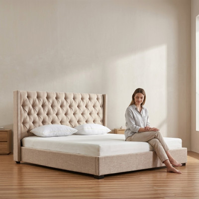 Beige Schlofschlofzëmmer Better gepolstert Bett Chesterfield Textilstoff Nei