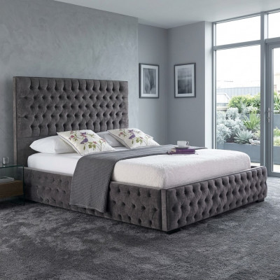 Grau Chesterfield Duebelbett Hotel an Schlofkummer Better