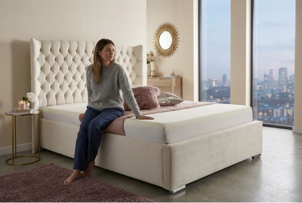 Chesterfield Bett Design Schlofzëmmer Englëscht Better 180x200cm Textil Polster
