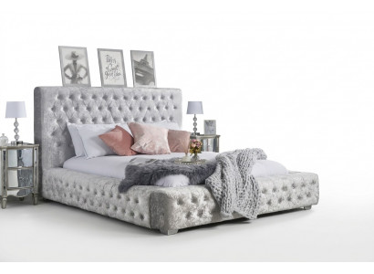 Grouse Chesterfield Bett mat héijer Kappbreet Designer Duebelbett