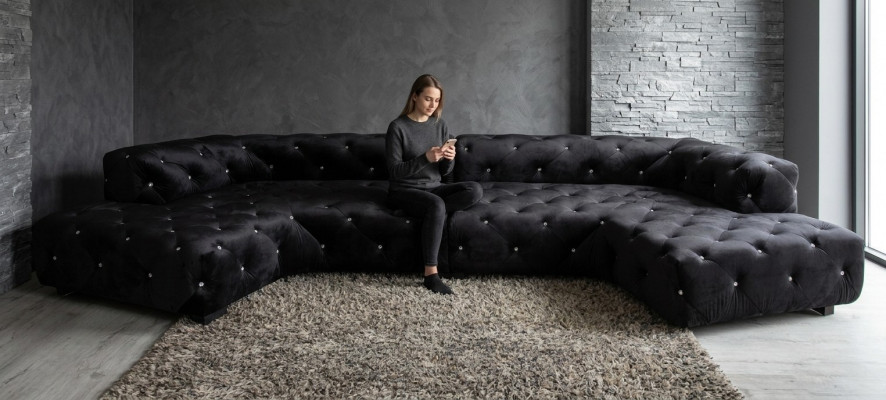Klassesch Designer Chesterfield Samettee mat Kristallschmuck Wunnlandschaft