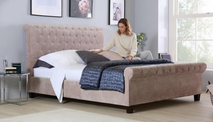 Chesterfield Design Samettbett Luxus Textilbetter Schlofzëmmer Duebel 160x200cm