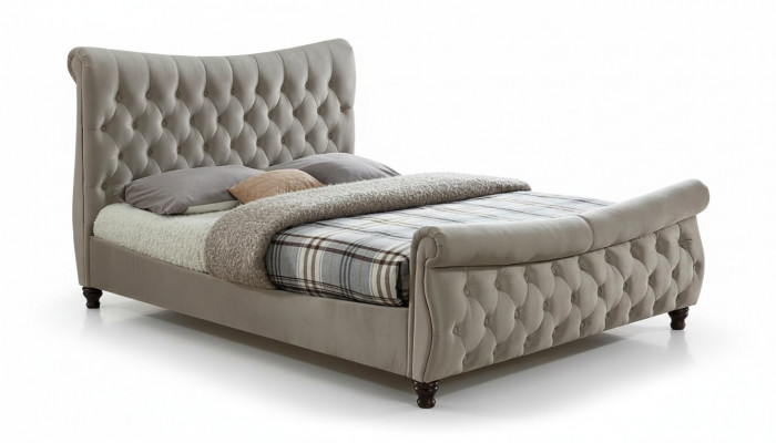 Schwaarzt Chesterfield Hotel Duebelbett Schlofkummer Polster Luxus Miwwelen