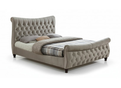 Schwaarzt Chesterfield Hotel Duebelbett Schlofkummer Polster Luxus Miwwelen