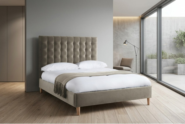 Grouss Luxus Chesterfield Duebelbett gepolstert Schlofkummer Bett