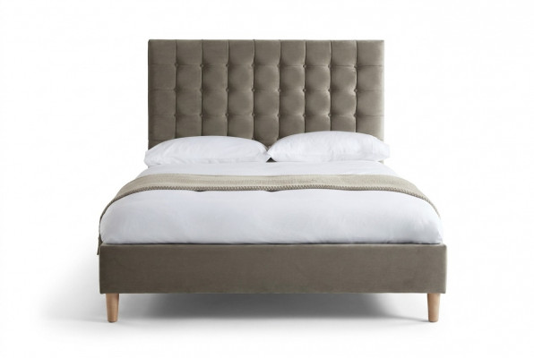 Grouss Luxus Chesterfield Duebelbett gepolstert Schlofkummer Bett