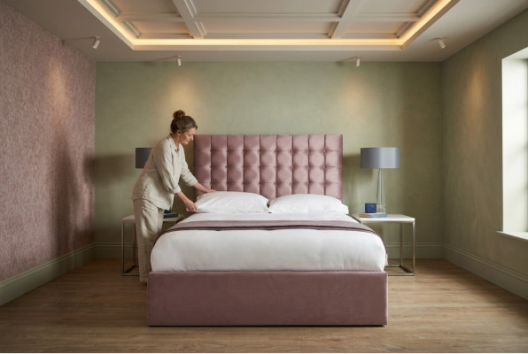 Rosa Designer Chesterfield Duebelbett Designer Schlofzëmmer Bett