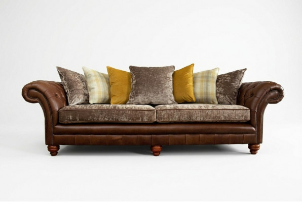 Klassesch Chesterfield Sofa 4 Sëtz Sofen Couchen Lieder Brong Design Polster