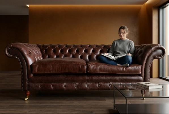 Braune Luxuss-Chesterfield 3-Sëtz Modern Wunnzëmmer Couche.