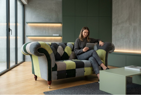 Designer Chesterfield Sofa 2 Sëtzer Couch Polstersofaen Stoff Wunnzëmmer Couchen