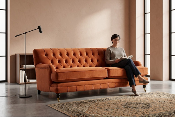 Chesterfield Couch Sëtzpolster strapazierfäeg an héichwäerteg Couch dräisëtzer