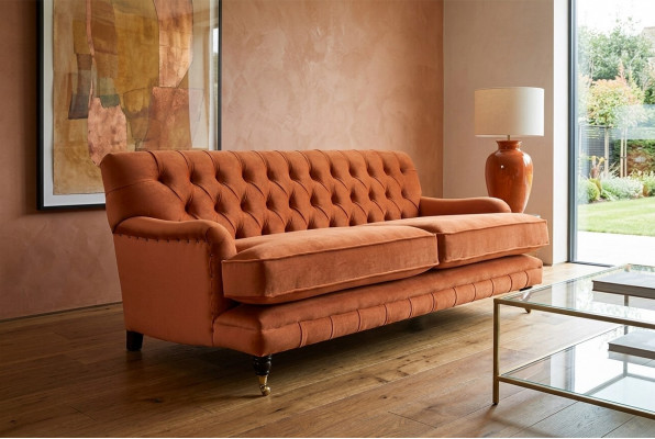 Chesterfield Couch Sëtzpolster strapazierfäeg an héichwäerteg Couch dräisëtzer