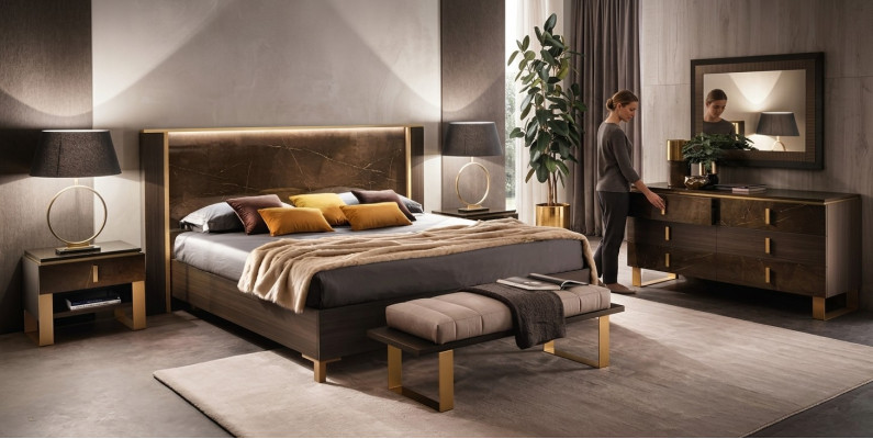 Schlofkummer Set Bett Nuetsdëscher Hocker Better Design Italienesch Miwwelen 4 Stéck