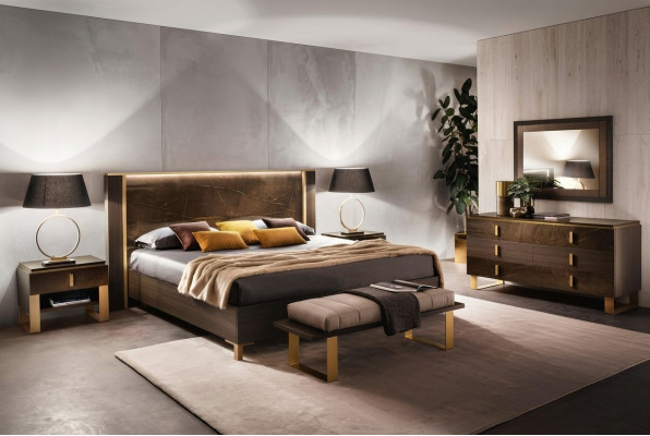 Schlofkummer Set Bett Nuetsdëscher Hocker Better Design Italienesch Miwwelen 4 Stéck