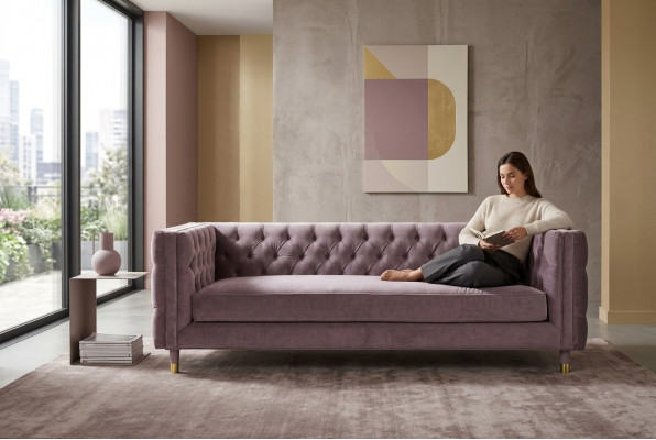 Chesterfield Sofa Taupe Miwwelen 4 Sëtzer Nei XXL Grouss Textil Stoff Couchen Këssen.