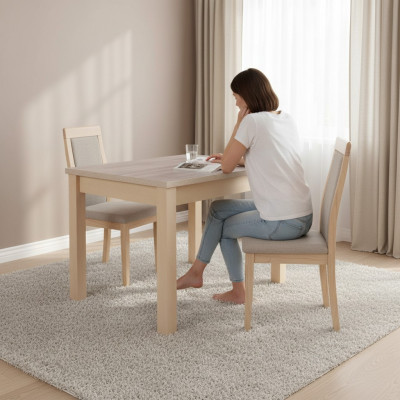 Stilvollen Iessdësch mat Holzplack an Beige Faarf Moderne Iesszëmmer