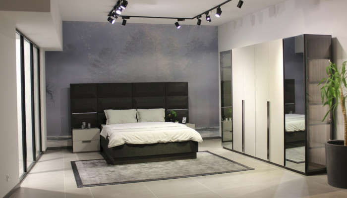 Komplett Schlafzimmer Miwwel Set Bett 2x Nuetsdësch Schminktisch Spigel 8tlg Nei
