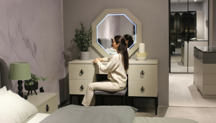 Exklusiven Designer Schminktisch mat Spigel Funktionell an Luxuriéis Nei