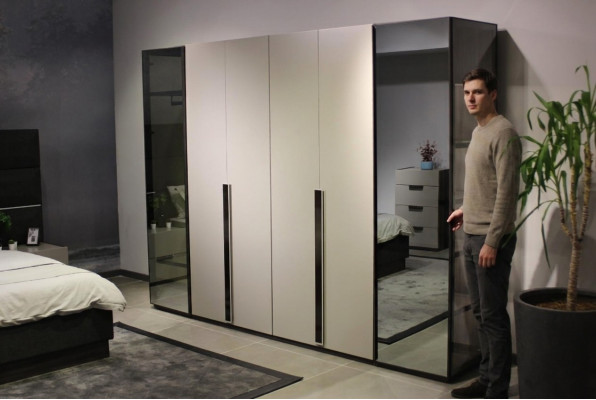 Schaf Designer Kleederschaf mat Spigel Schlofkummer Luxus Miwwelen Holz Nei