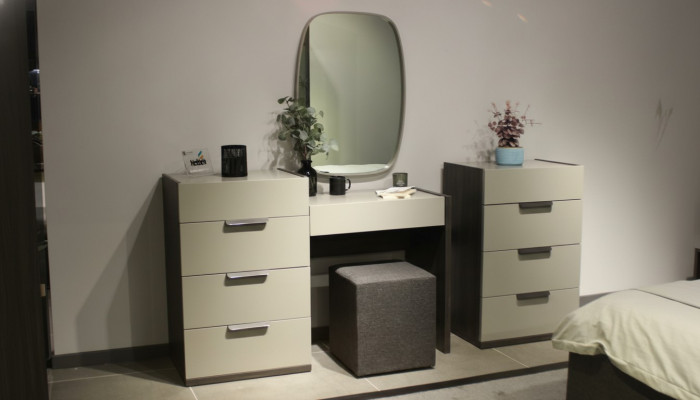 Design Make-uptisch mat Spigel Luxus Schlofzëmmer Miwwelen Hocker 3tlg. Nei