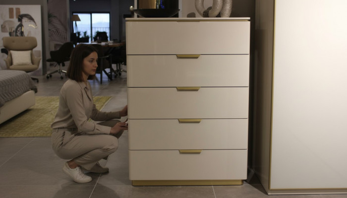 Design Miwwelen Schlofkummer Luxus Kommode mat 4 Schief Noutschaf Holzausgab Holzausgab Nei