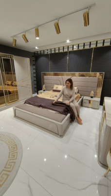 Schlofzëmmer Set Luxus Komplett Bett +2x Nuetsdëscher 3pcs. Modern Set Nei