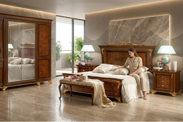 Schlofkummer Barock Rokoko Holzmobilier Bett Polster Luxus Duebelbetter