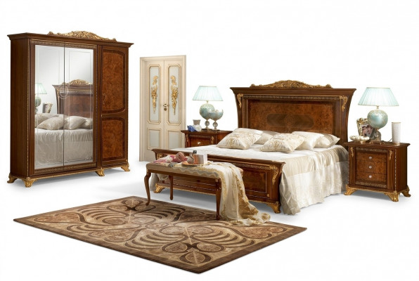 Schlofkummer Barock Rokoko Holzmobilier Bett Polster Luxus Duebelbetter