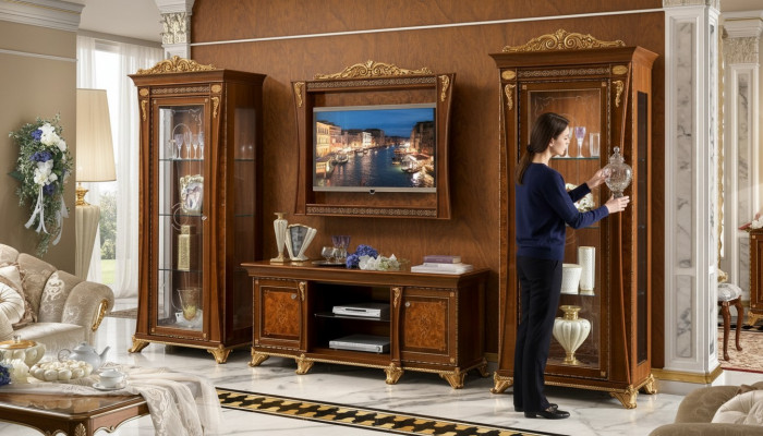 Set bestehend aus 4 Deeler: Wohnzimmer-Ensemble, 2x Vitrin, TV-Rahmen aus Holz, Luxus Garnitur Grupp Italien.