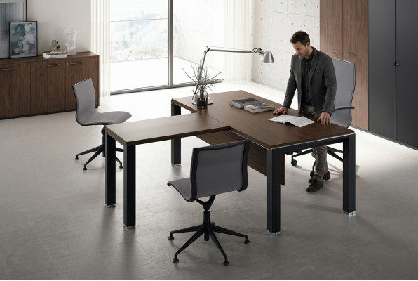 Schreifdësch Dësch mat Besprechnungsdësch Chefdesk Frezza Büro Ariichtung Miwwelen