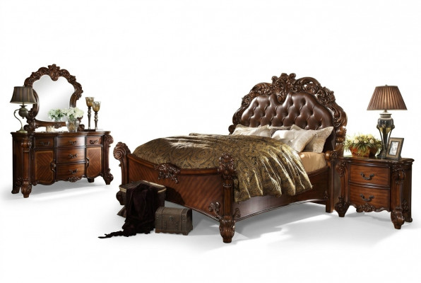 Klassesch Schlofzëmmer-Set: Bett, Nuetsdësch, Kommod, Spigel, Kommod.