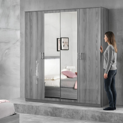 Kleederschaf Holzbësch Schief Schief Holzbësch Garderob Méiwel Design Schlofkummer