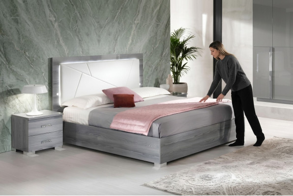 Schlofzëmmer Set Bett 2x Nuetsdëscher 3tlg. Italienesch Miwwelen Luxus Hotel Nei