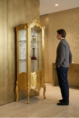 Gëllenen Holzkabinetts Vitrin Glas Schiefchen Regal Vitrine Italienesch Miwwelen nei