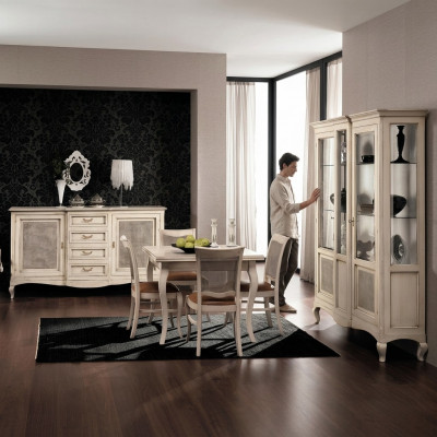 Set aus Holzmiwwelen Komodë 4x Stull Dësch Vitrin Neiegkeet Grupp Iesszëmmer Set 7-tëg.