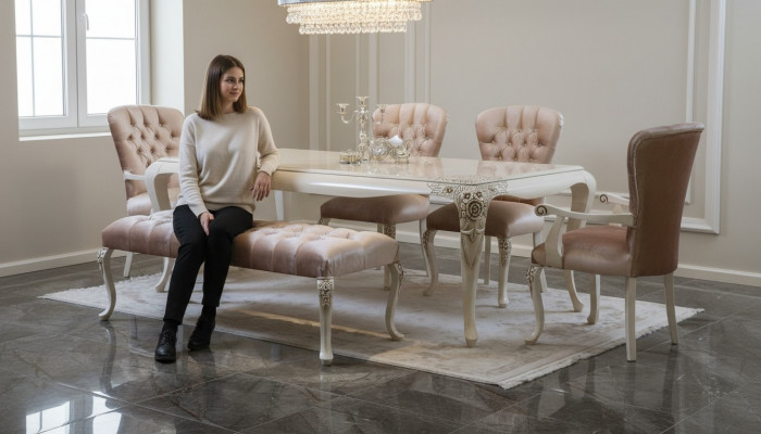 Klassescht Iesszëmmermiwwel-Set a zaartem Rosa an Natierholz