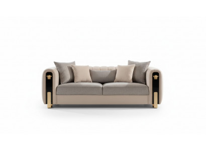 Luxuriéise gepolsterten 3-Sëtzer-Sofa a Beige am zäitgenëssesche Stil