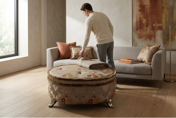 Ovalen Dësch Chesterfield Polster Fotell Fousshocker Ottomane Sofa Bäistell Ronn