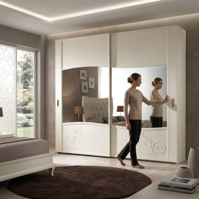 Luxus Kleederschaf mat Schiebetüren Schlofschaf Schief Schiefen Holz Design