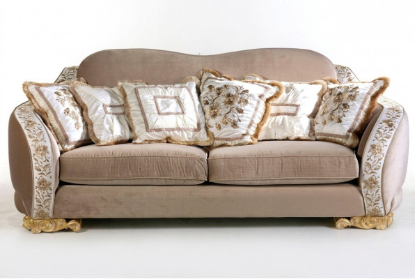 Klassesch Chesterfield-Sofa Drësëtz fir stilvoll Wunnraim