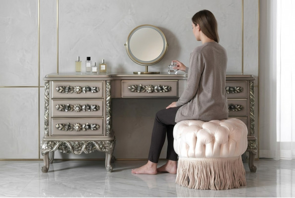Konsolendësch Konsolendëscher Miwwelen Konsolen Kommode Sideboard Holz Faarf Sëlwer