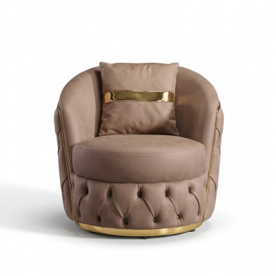 E e luxuriéise, modernen Fotell an engem hellen Beige Faarftoun vu Chesterfield